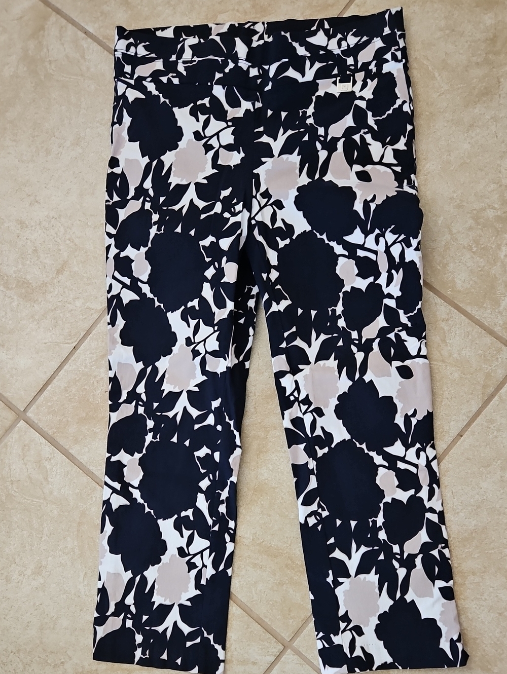 RAFAELLA NAVY/BUFF PRINT PULL ON CAPRIS SZ 10